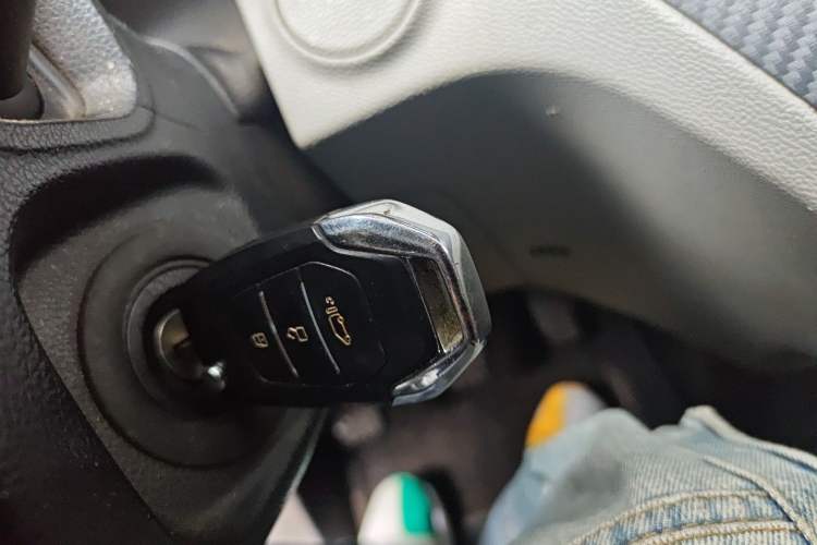 Used SAIC MAXUS Xintu V90 2020 2.0T Manual - Yunjie Version Front-Wheel Drive Rear Single Tire Long Wheelbase High-Roof 7-Seater