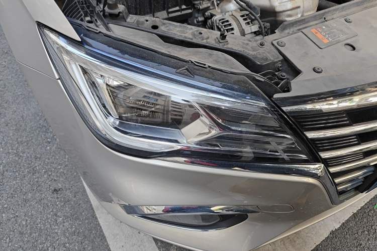Used Roewe i5 2020 1.5L Automatic 4G Connect Luxury Flagship Edition
