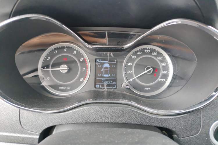 Used Baojun 560 2015 1.8L manual luxury version Instrument Cluster