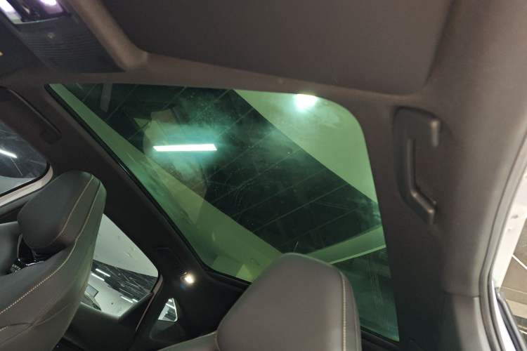 Used Volkswagen ID.UNYX 2024 Ultra Long-Range Version Headliner