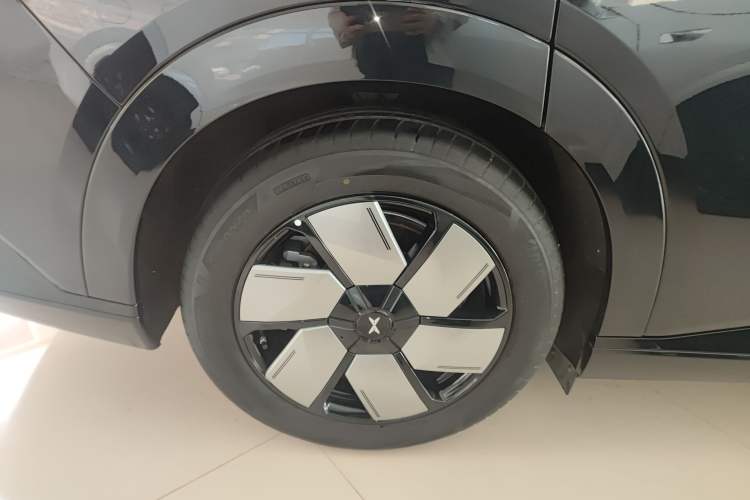 Used XPeng X9 2024 702 Ultra-Long Range Pro Exterior 5