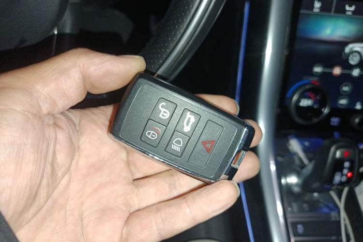 Used Land Rover Range Sport 2022 3.0 L6 YAO Black Edition Vehicle Key