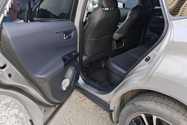 Used Toyota Venza 2022 Dual-Engine 2.5L CVT Two-Wheel Drive Prestige Edition Left Rear Seat