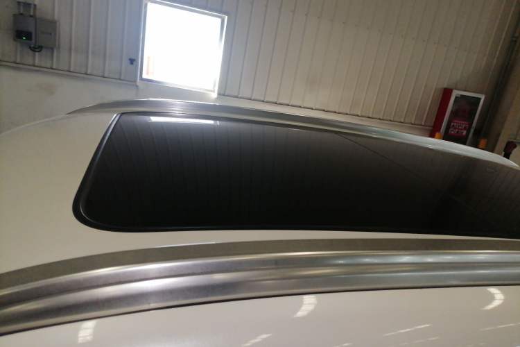 Used Haval H6 2017 Red Label 2.0T Automatic Two-Wheel Drive ZhiShang Model
