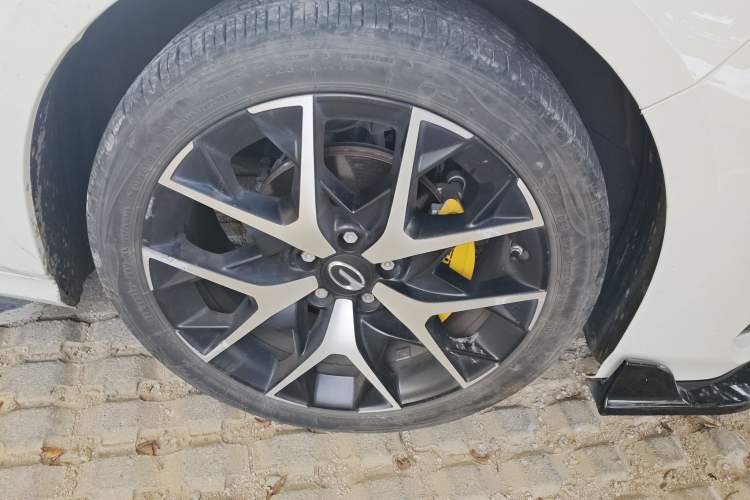 Used GAC Trumpchi EMPOW 2021 270T DCT J16 Version Right Front Wheel Hub