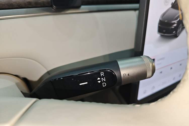 Used ONVO Luxeed L90 2025 Model—Max Six-Seater Version