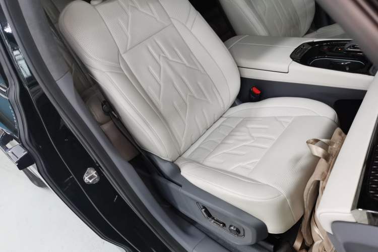 Used Zeekr 009 2024 7-Seater Walk-Through Version Four-Wheel Drive 108 kWh
