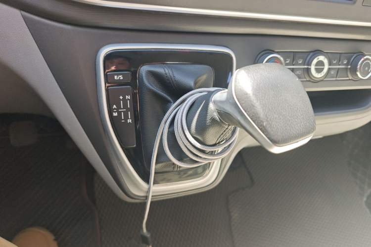 Used SAIC MAXUS Xintu V80 2023 2.0T PLUS AMT City Edition Short Wheelbase Ultra-Low Roof 5/6-Seater