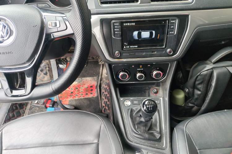 Used Volkswagen Lavida 2017 1.6L Manual Comfort Edition Gear Lever