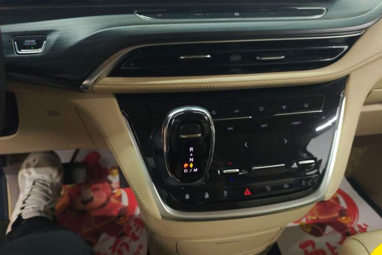 Used Buick GL8 2022 ES Landtrek 653T Luxury Edition
