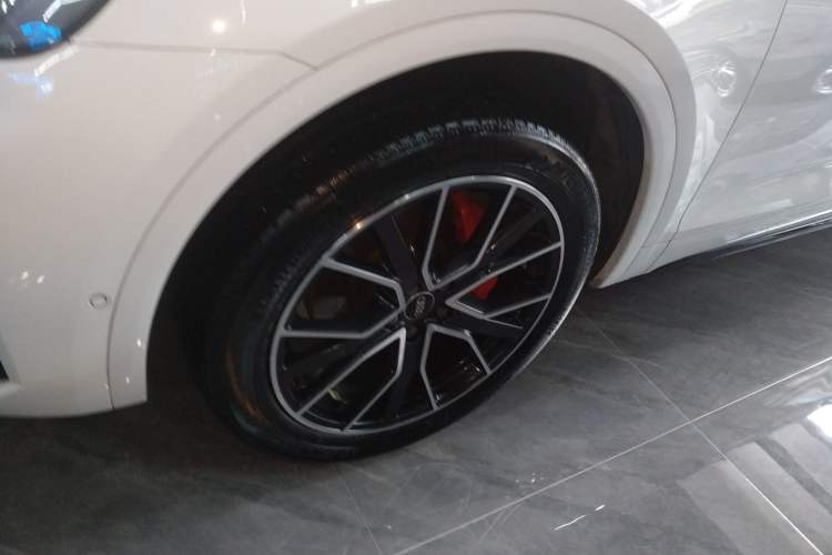 Used Audi Q5L 2024 45 TFSI Luxury Dynamic Model Left Front Wheel Hub