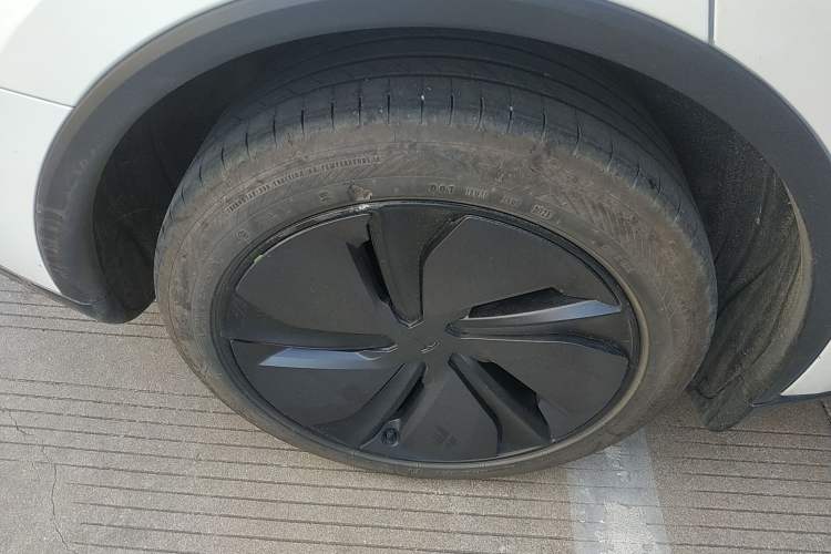 Used Tesla Model Y 2025 Rear-Wheel-Drive Version