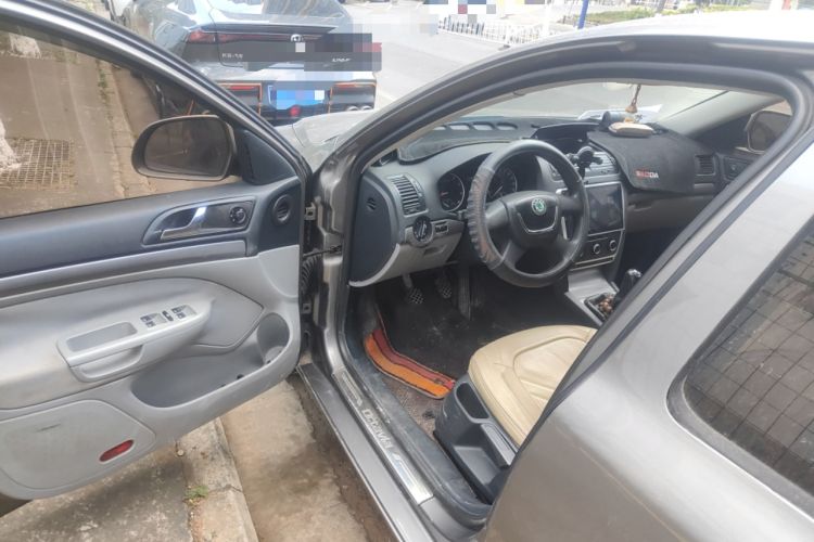 Used Skoda Octavia 2013 1.6L Manual Eado Edition
