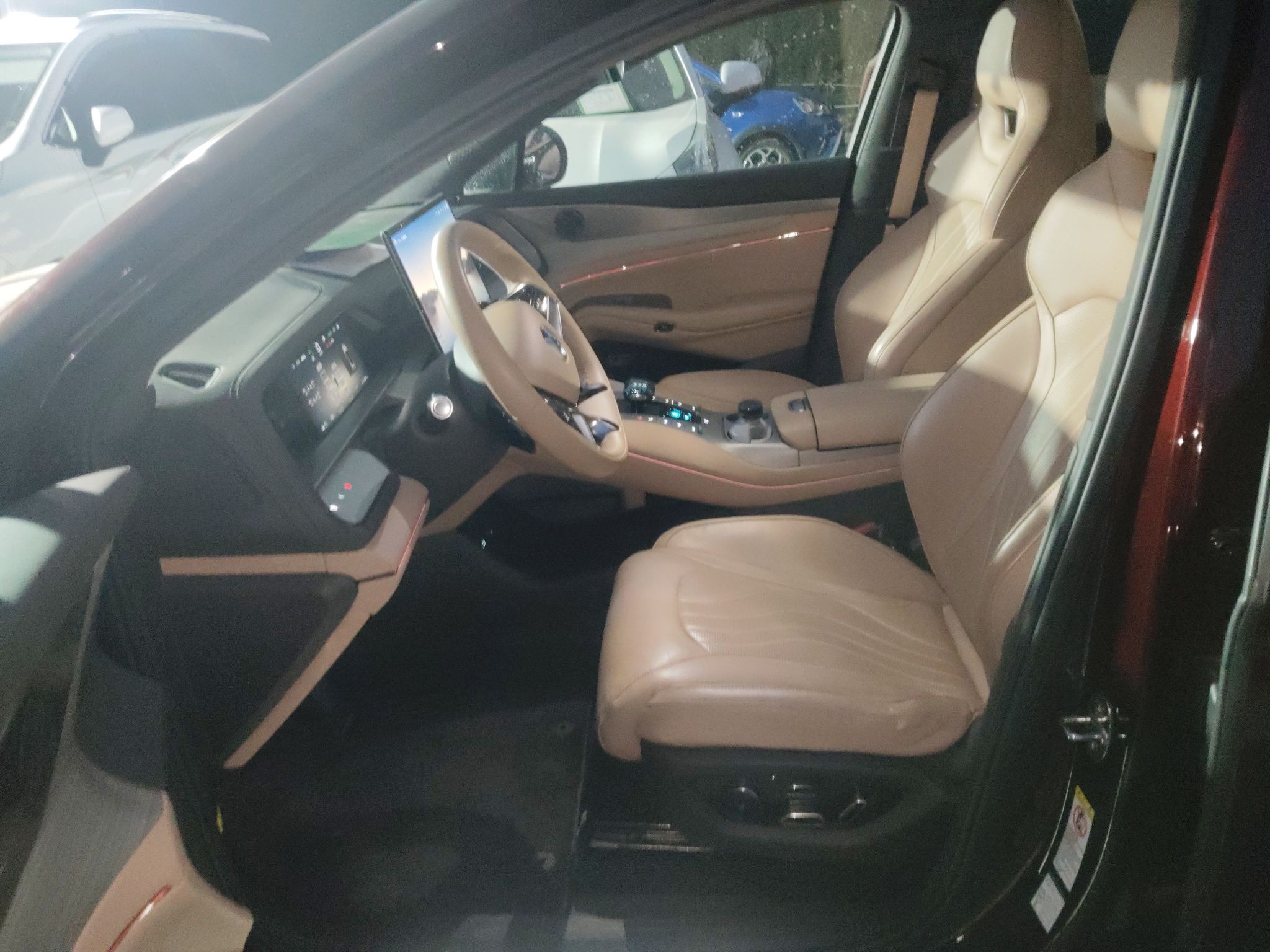 Переднее сиденье в автомобиле