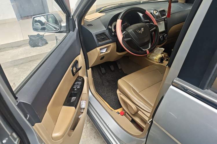 Used Wuling Hongguang 2014 1.5L S Comfort Model
