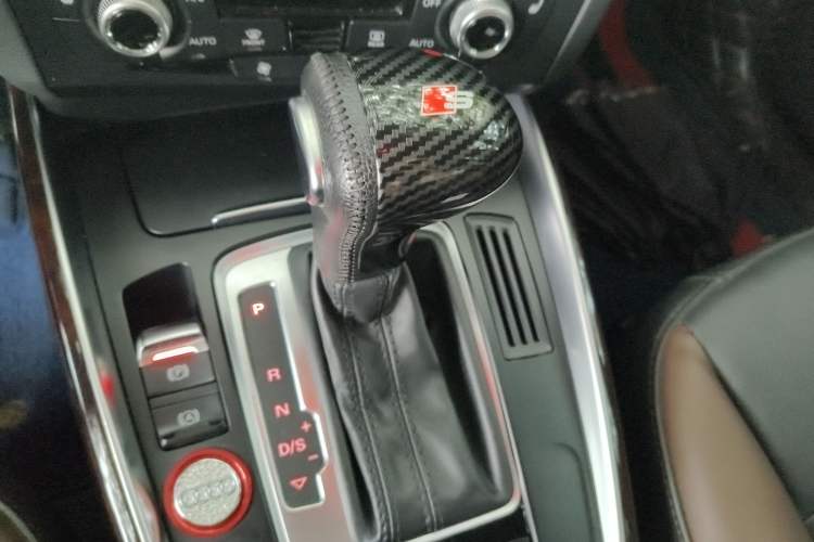 Used Audi Q5 2018 Collector's Edition 40 TFSI Technology Model