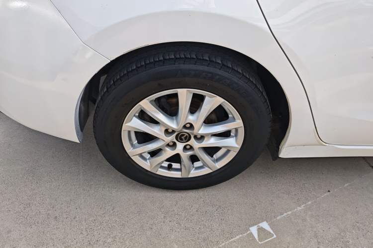 Used Mazda 3 Axela 2014 Sedan 1.5L Manual Comfort Model Exterior 5