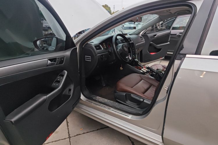 Used Volkswagen Sagitar 2012 1.4TSI Automatic Fashion Edition Driver Seat