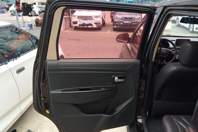 Used Dongfeng Fengon 370 2017 1.5L CVT Fashion Edition 7-Seater