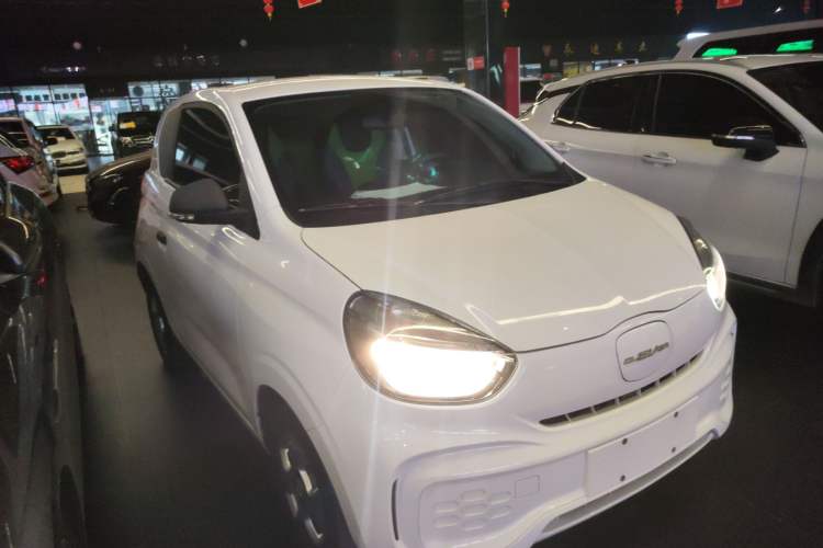 Used Roewe Clever 2021 302 km New Four-Seater Super-Efficient Version Front Right 45 Deg