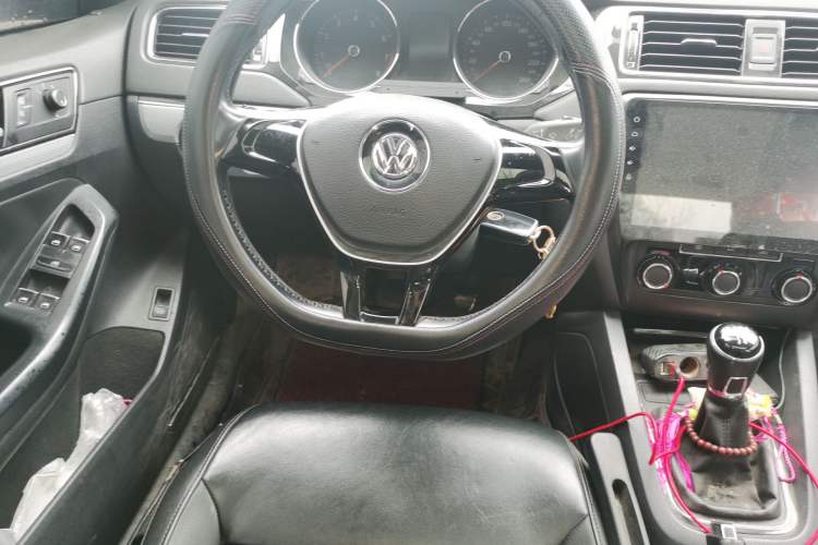 Used Volkswagen Sagitar 2015 1.6L Manual Comfort Model