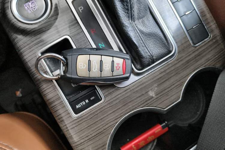 Used Haval H9 2015 2.0T Four-Wheel Drive Luxury 7-Seater Vehicle Key