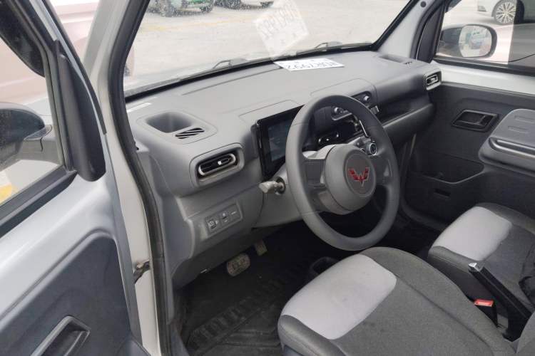 Used Wuling Zhiguang New Energy 2025 Model 305km Ambitious Edition
