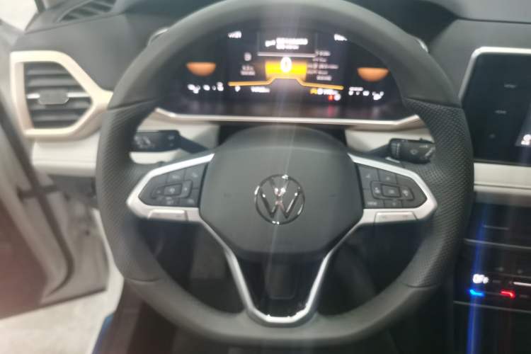 Used Volkswagen Tharu 2024 300TSI Two-Wheel-Drive Moonlight Edition
