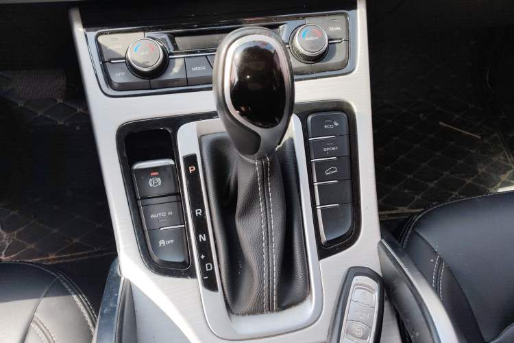 Used Geely Auto Emgrand X7 Sport 2018 1.8TD Automatic Two-Wheel Drive Zhiya Model