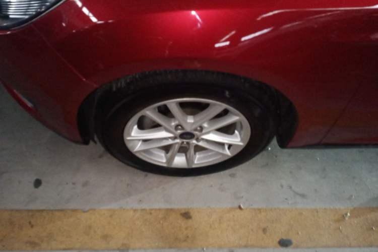 Used Ford Focus 2015 Sedan 1.6L Automatic Trend Model Left Front Wheel Hub