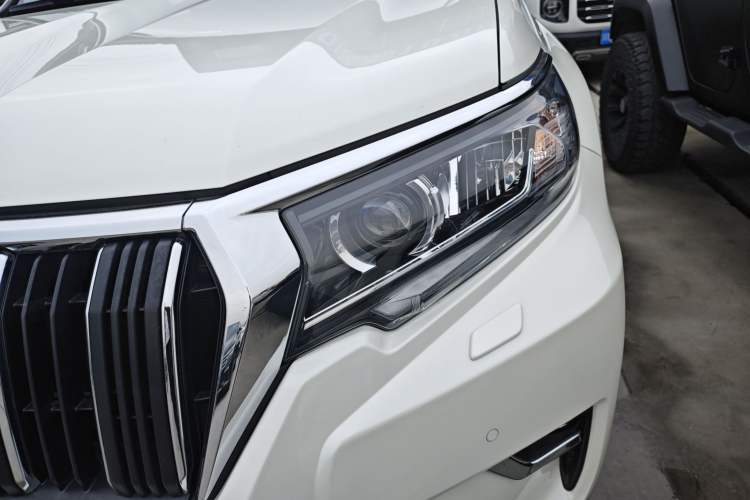 Used Toyota Prado 2018 3.5L Automatic TX-L with Rear-Mounted Spare Tire Left Front Headlight