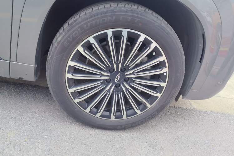 Used Chery Tiggo 9 C-DM 2025 1.5T 106KM Ultra-Comfort Edition 5 Seats Lithium-NMC Right Front Wheel Hub