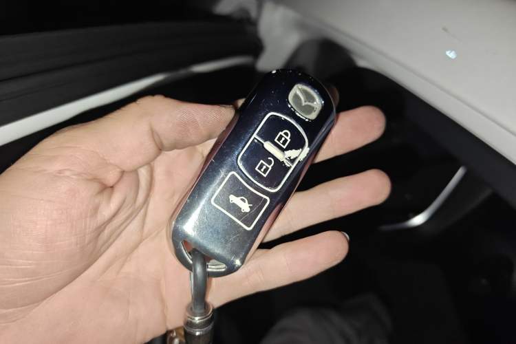 Used Mazda 3 Axela 2016 Sedan 1.5L Automatic Comfort Model
