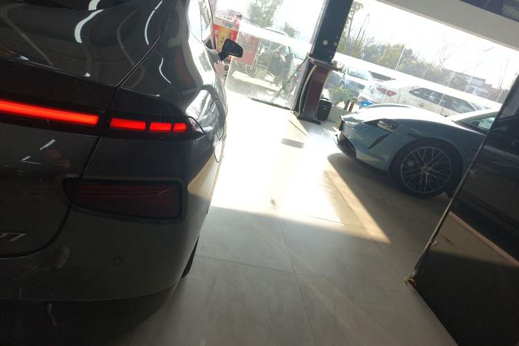 Used XPeng P7 2021 480E Exterior 6