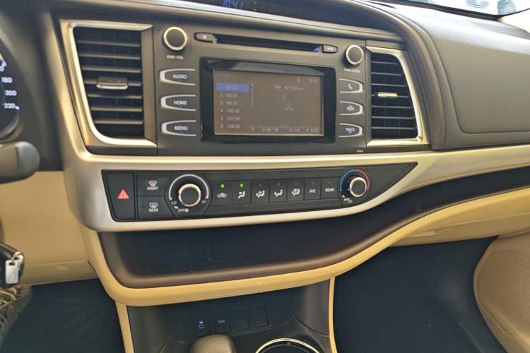 Used Toyota Highlander 2021 2.0T Two-Wheel Drive Elite Version 7-Seater
