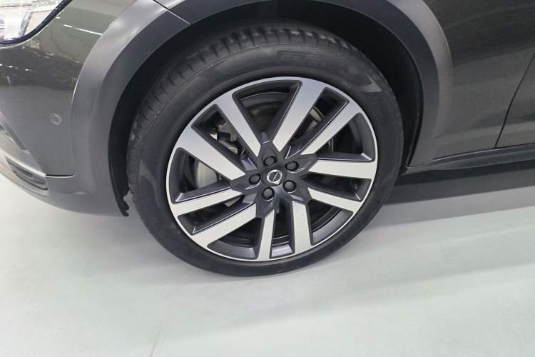 Used Volvo V90 2021 Cross Country B5 AWD Prestige Edition