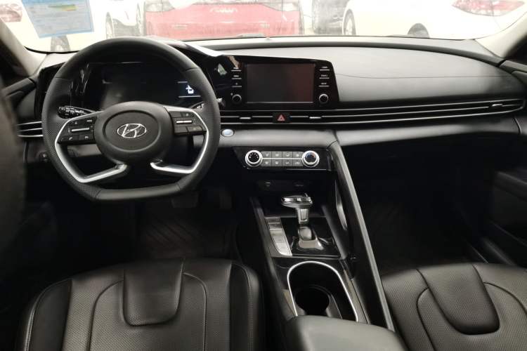 Used Hyundai Elantra 2021 1.5L CVT GLX Elite Edition Center Console