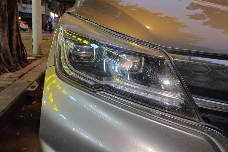 Used Baojun 730 2017 1.8L iAMT Prestige Version 7 Seats Right Front Headlight