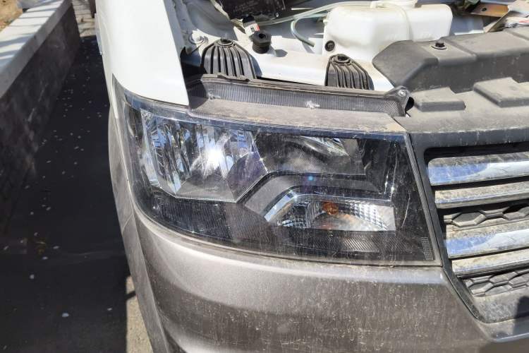 Used Jinbei Hiace X30 2024 1.5L Wealthy-Style Passenger Van 5/6/7 Seater with Front-Mounted Air Conditioning Right Front Headlight