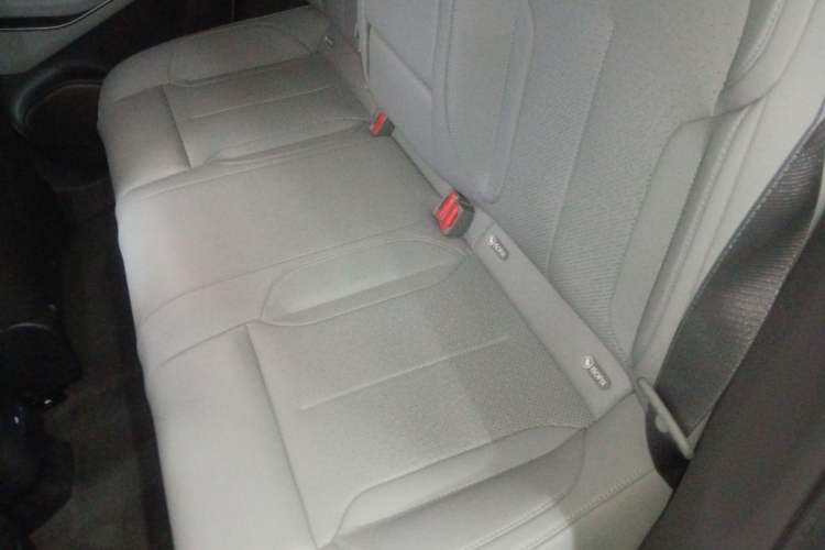 Used Nio ET5 2024 75 kWh Left Rear Seat