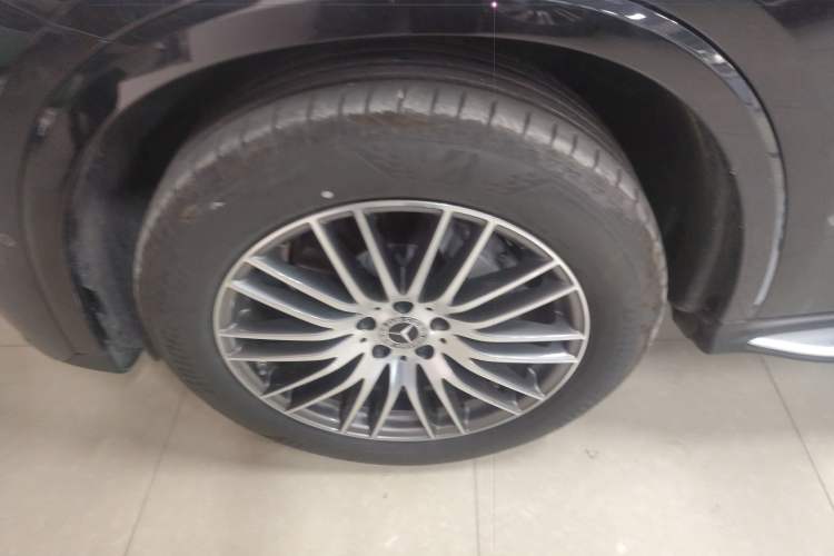 Used Mercedes-Benz GLC 2025 Refreshed GLC 300 L 4MATIC Dynamic Version 5 Seats Exterior 4