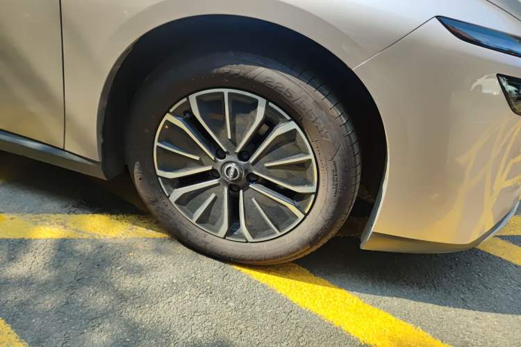 Used Nissan N6 2026 Model 180 Max Right Front Wheel Hub