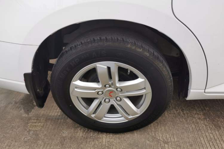 Used Wuling Hongguang PLUS 2019 1.5T Manual Comfort Version 7 Seats Right Rear Wheel Hub