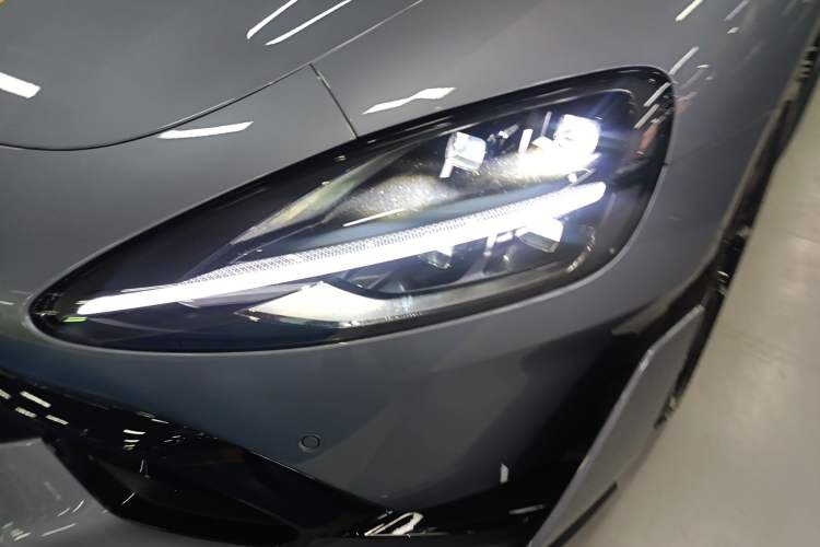 Used Xiaomi Auto SU7 Ultra 2025 Ultra Model Left Front Headlight