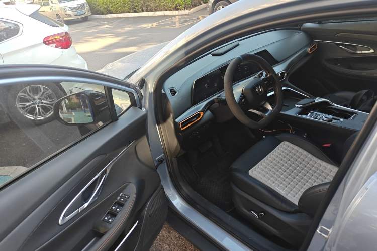 Used CHANGAN UNI-T 2022 1.5T Luxury Edition Interior 3
