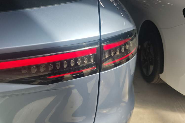 Used Chery Fengyun T9 2024 120 Long-Range Flagship Version 7 Seats Ternary Lithium Right Rear Taillight