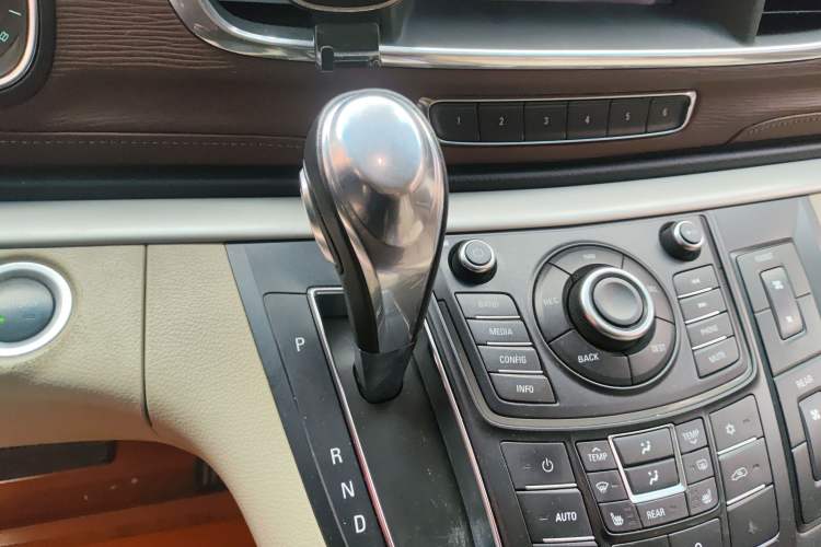 Used Buick GL8 2014 3.0L GT Luxury Business Haoya Edition