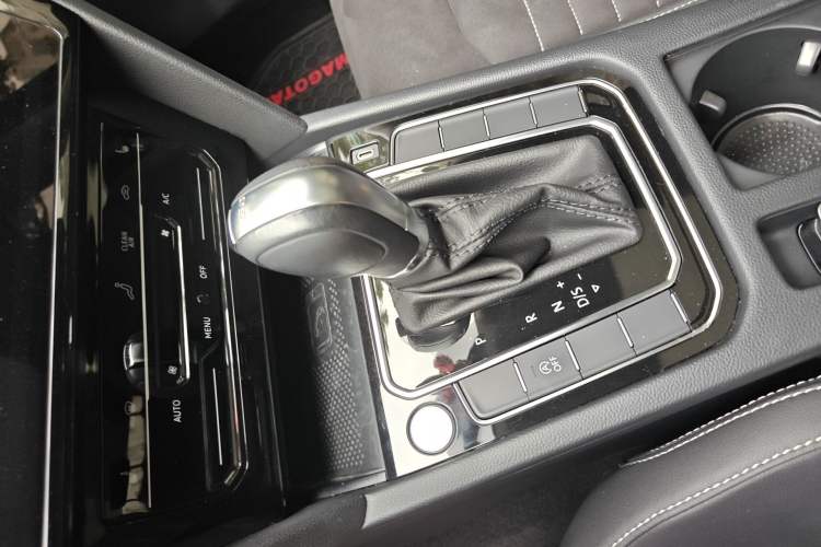 Used Volkswagen Magotan 2020 330TSI DSG Luxury Edition Gear Lever