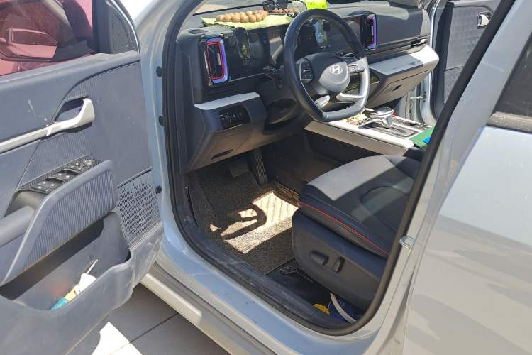 Used Hyundai ix35 2023 Musso 2.0L Flagship Edition TOP
