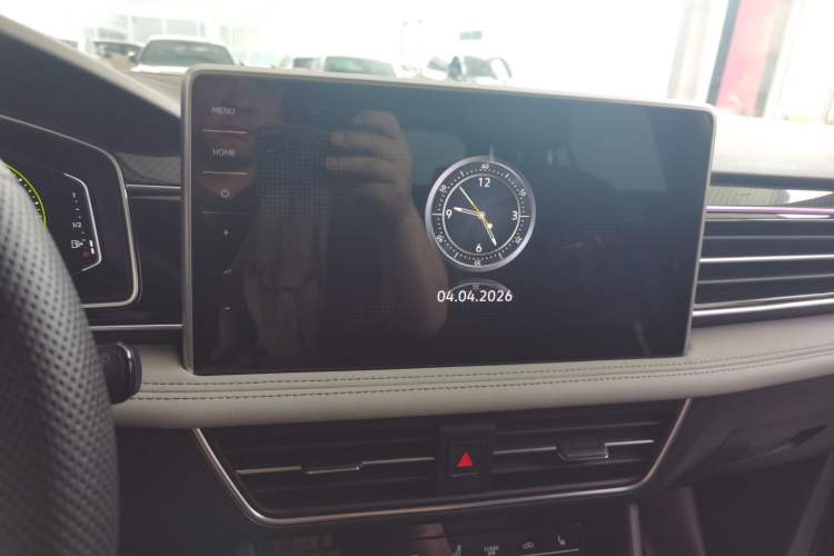 Used Volkswagen Tiguan L 2024 Outstanding Model 330TSI Automatic Two-Wheel Drive R-Line Dragon Glory Edition
